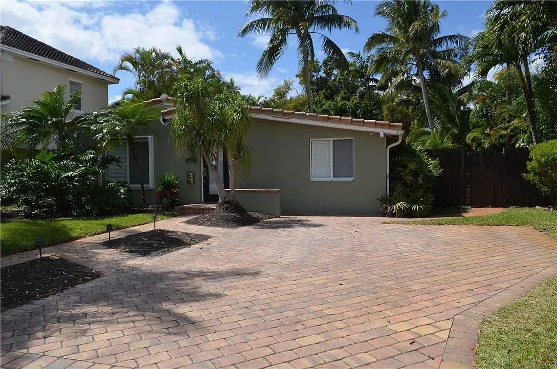 2 bed, 2.0 bath, 1188 sqft, $3,800 — Photo 1