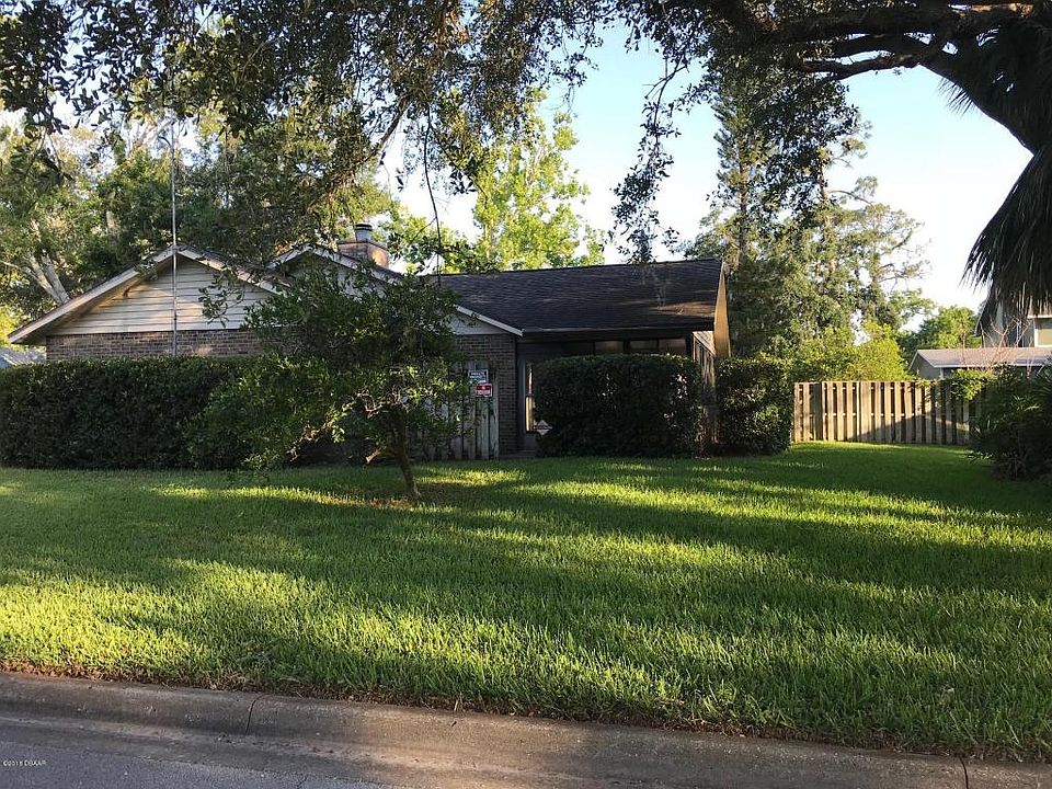 2nd image of 828 W Victoria Cir