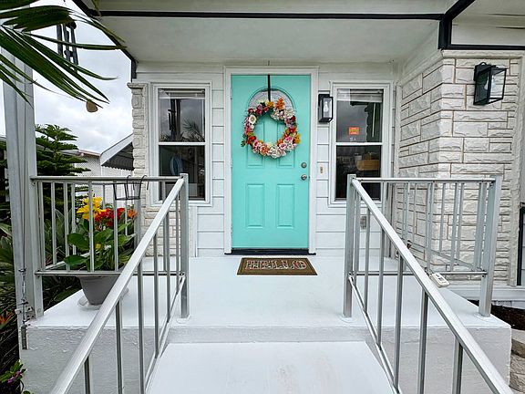 3rd image of 966 Sand Cay E