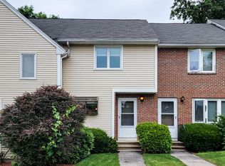 33 Willow Creek Dr, Hudson, NH 03051
