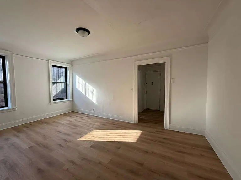 1738 University Ave #6G — Photo 1