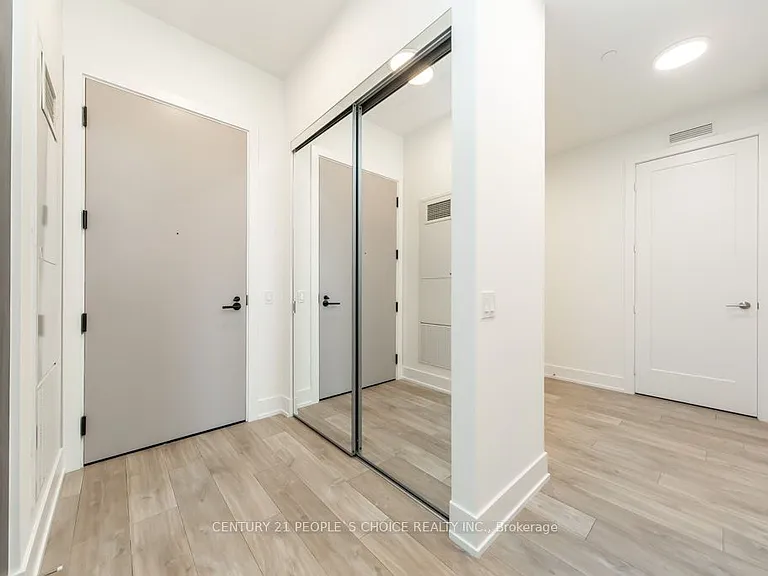 858 Dupont St #Penthouse 32 — Photo 26