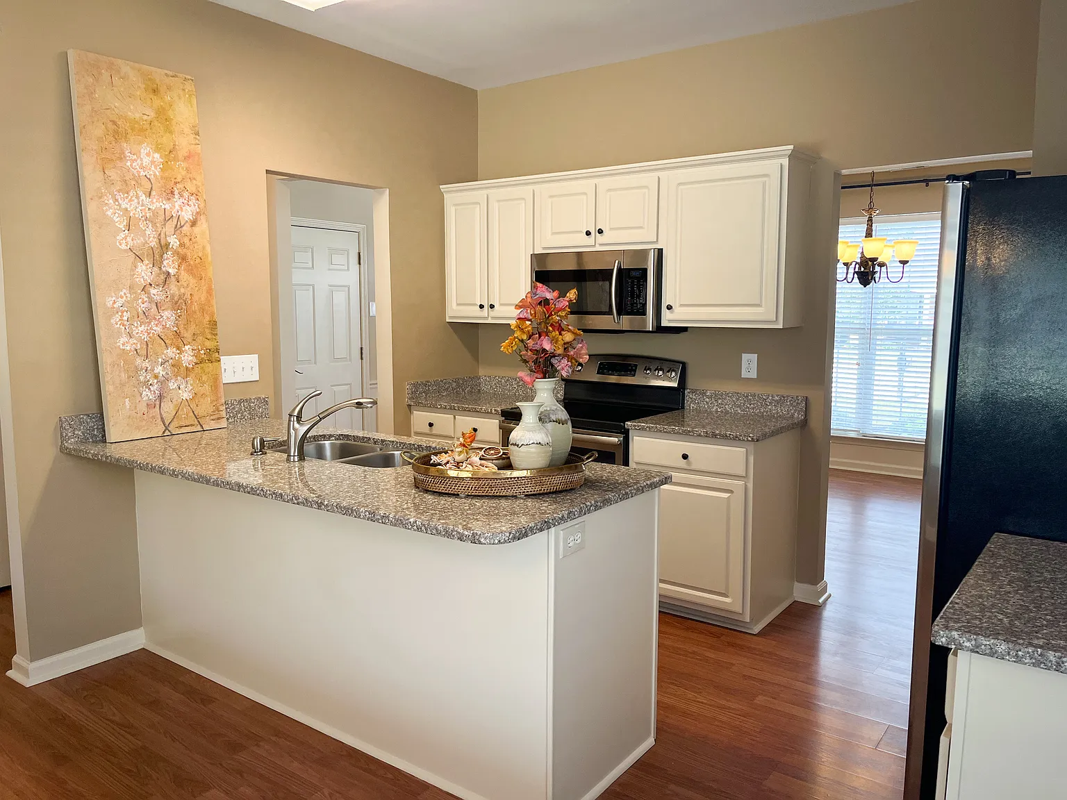 2 bed, 1500 sqft, $1,940 — Photo 4