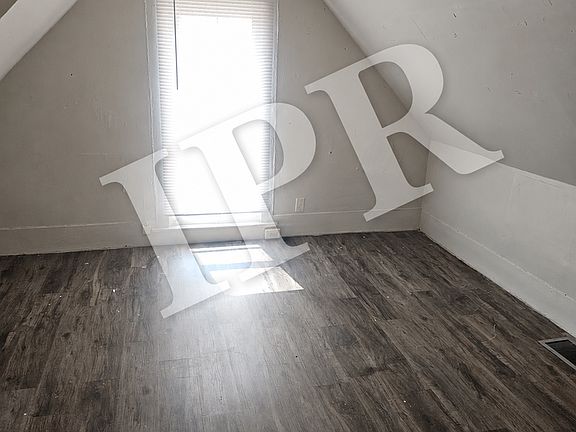5th image of 330 Mayne St