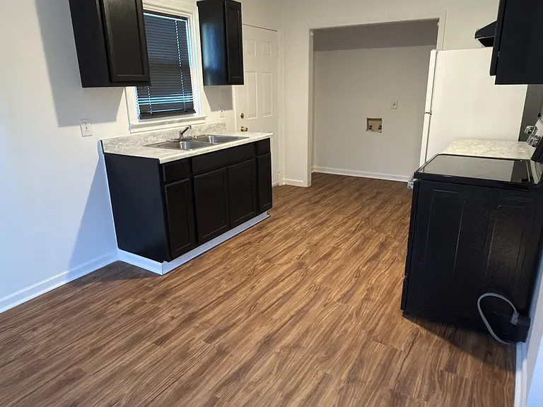1303 R C Baldwin Ave — Photo 3