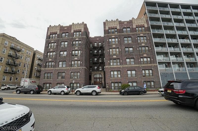 1st image of 883 Boulevard East #B3