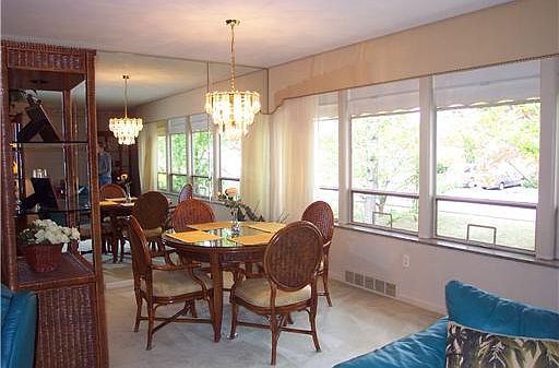 3rd image of 624C Park Ln
