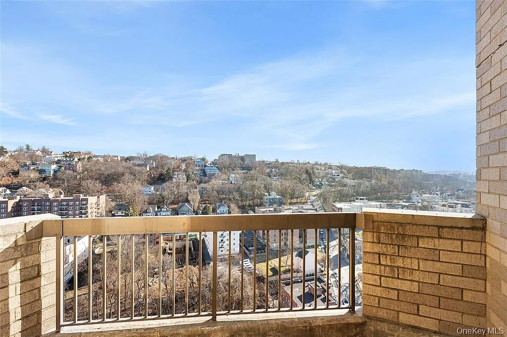 Ashburton Pl, Yonkers — Photo 4