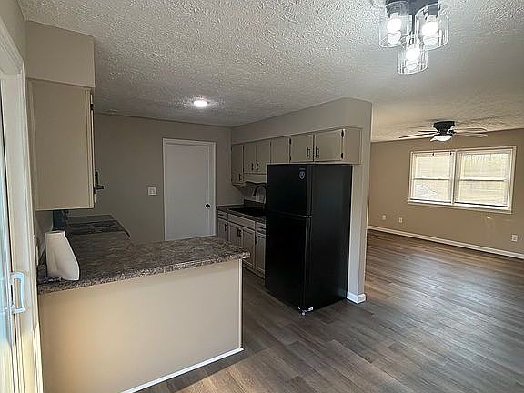 5th image of 5705 W Greenbriar Rd