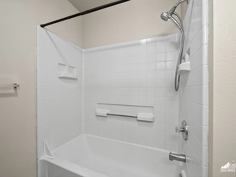 9841 Grange Dr — Photo 3