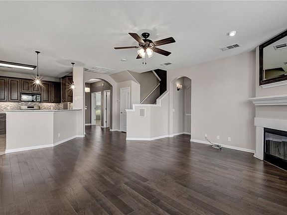 5th image of 320 Canterbury Dr