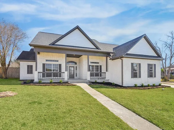 5437 Edgewater Ct, Willis, TX 77318