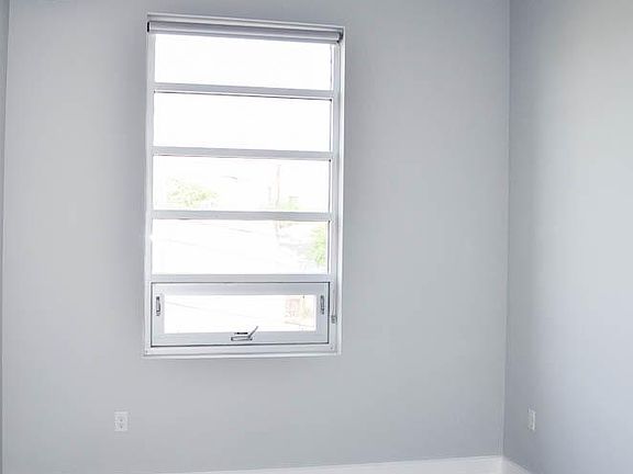 3rd image of 1527 W Main St APT 15
