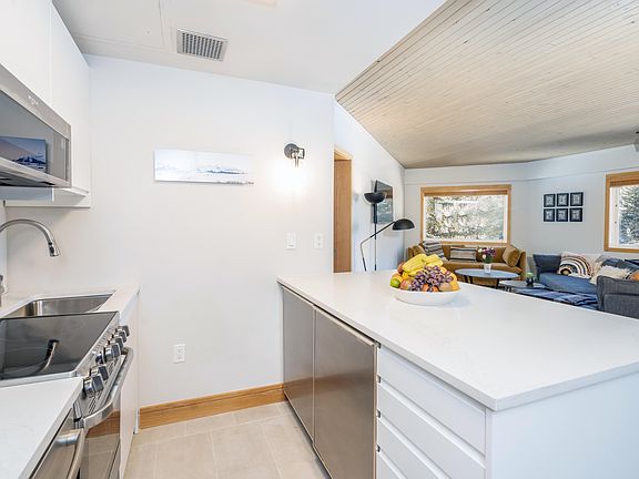 2nd image of 310 S Fir St #305
