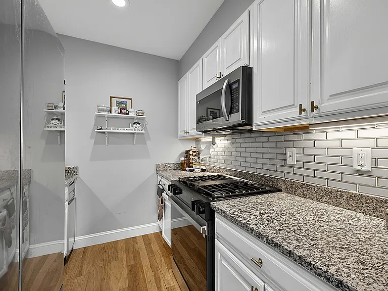 1723 Washington St #302 — Photo 9