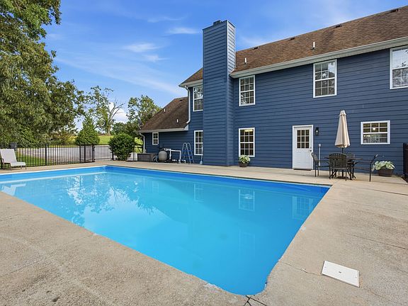 2nd image of 1002 Larkspur Meadows Ln