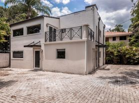 2742 Coacoochee St, Miami, FL