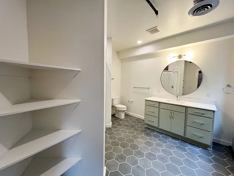 209 Woodward St — Photo 9