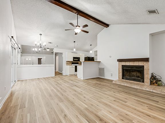 4th image of 325 Teakwood Ln
