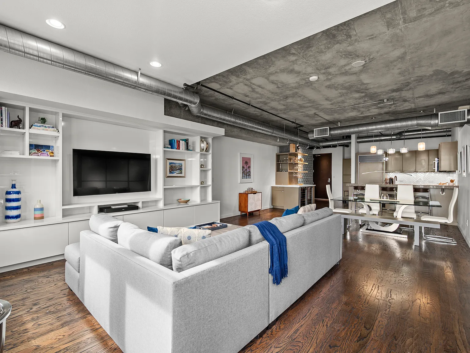 1 bed, 1.5 bath, 1377 sqft, $5,800 — Photo 1