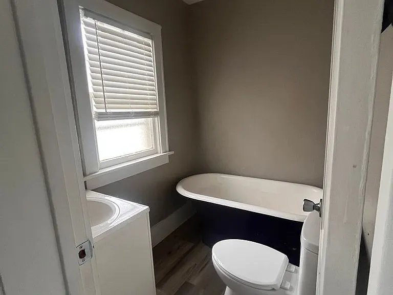 411 S 38th Ave — Photo 5