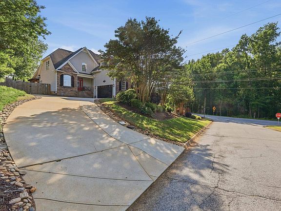 2nd image of 317 Squires Creek Rd