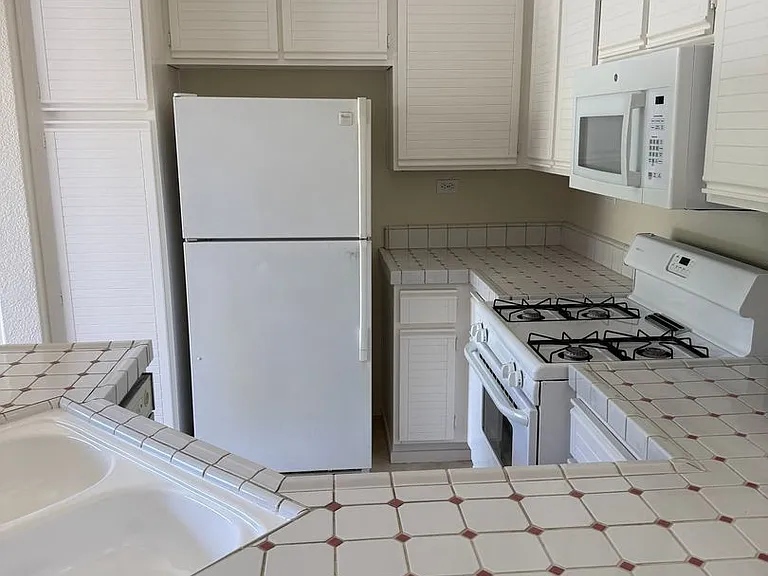 430 Navaro Pl #220 — Photo 8