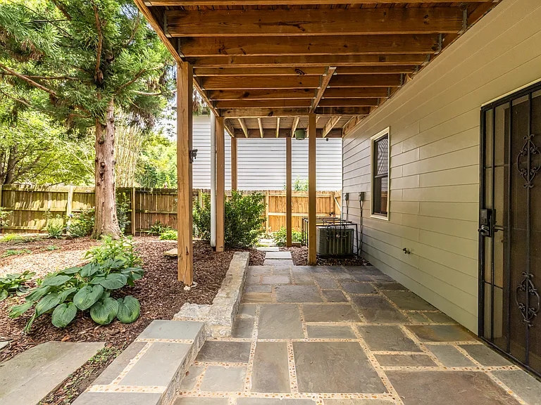 1040 Boulevard Dr NE — Photo 42