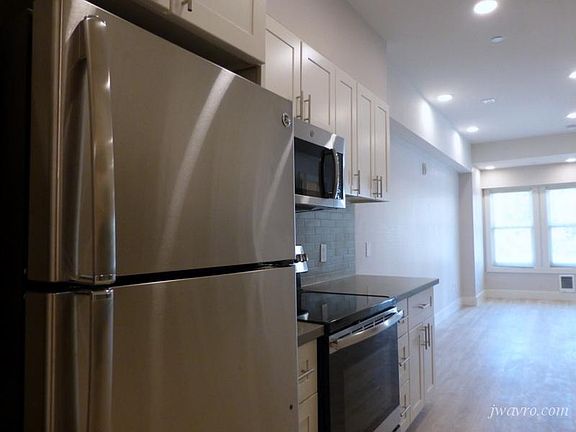 4th image of 1801 Beach St #C