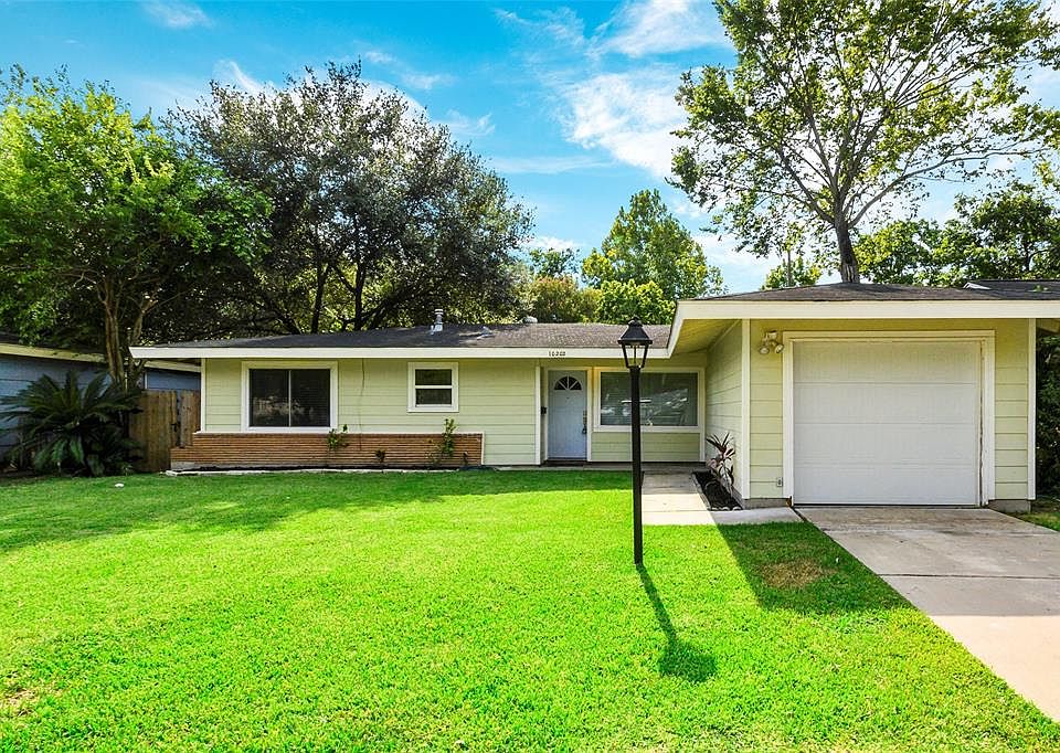 1st image of 10202 Woodwind Dr