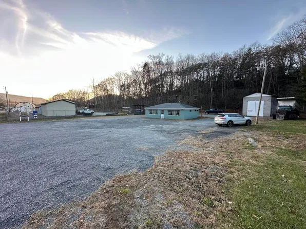 623 Ballard Red Sulphur Pkwy, Peterstown, WV 24963