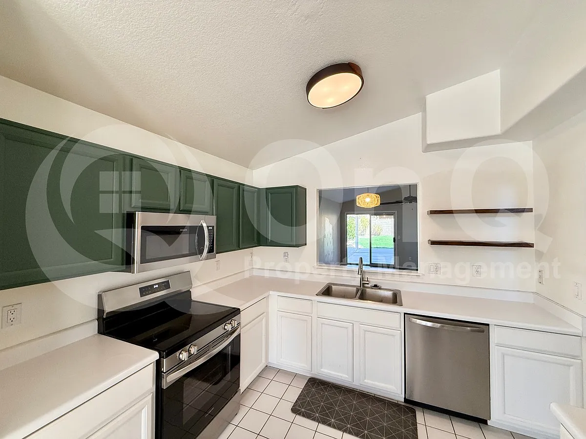 3 bed, 2.0 bath, 1548 sqft, $2,195 — Photo 3