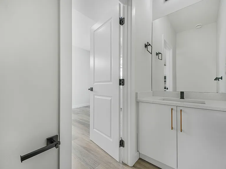 12021 95a St NW — Photo 30