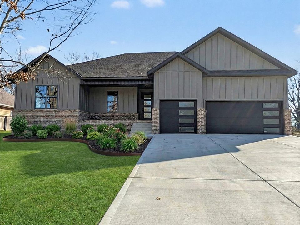 1st image of 11 Latshaw Dr