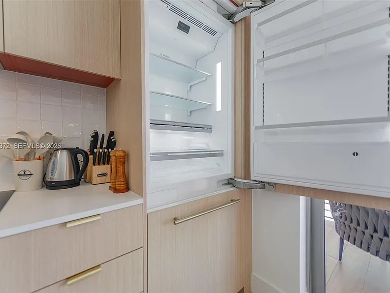 90 NE 32nd St #618 — Photo 10