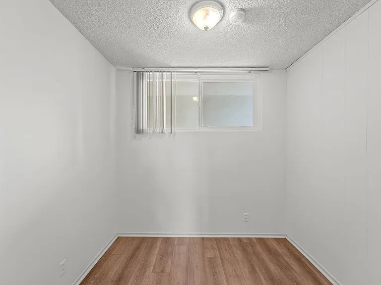 691 1/2 Levering Ave — Photo 11
