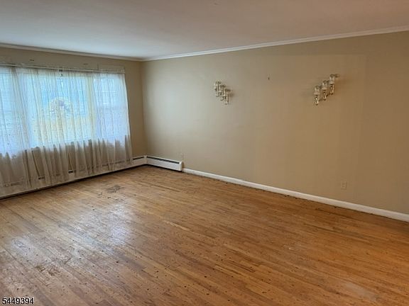 5th image of 937 Douglas Terrace