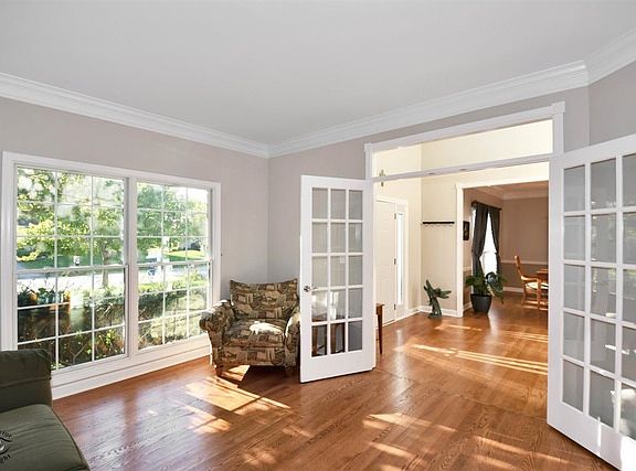 5th image of 1556 Branford Ln