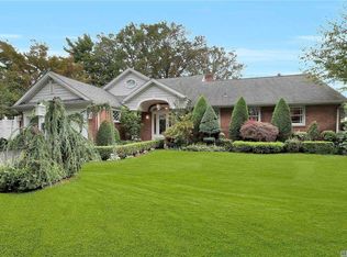 14 Sunset Ln, Garden City, NY 11530