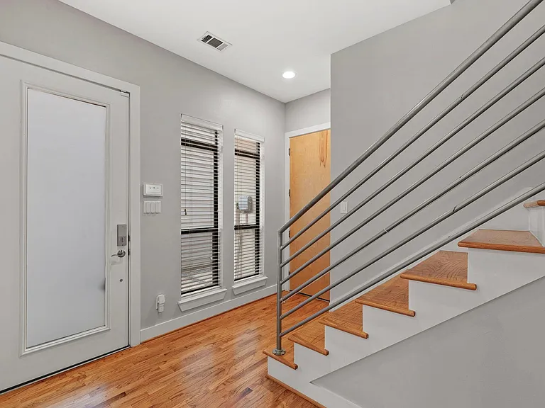 1410 Knox St — Photo 7