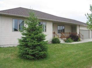 1218 Diamond Ct, Mason City, IA 50401