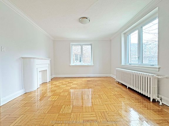 3rd image of 396 Avenue Rd #320