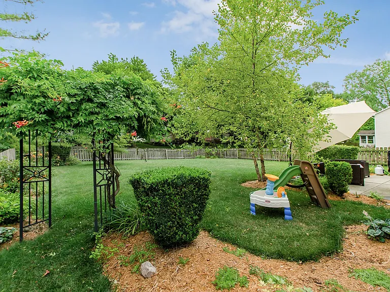 2104 Scottingham Dr — Photo 20