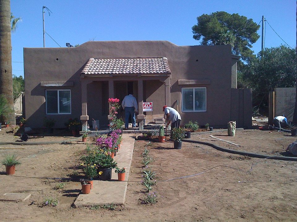 Front of house/duplex in back