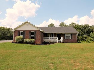 1044 Porter Rd, Burns, TN 37029