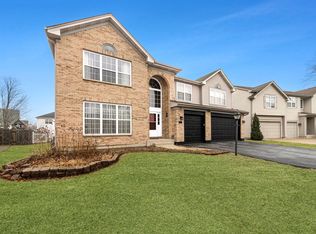 4711 Windridge Ct, Carpentersville, IL 60110