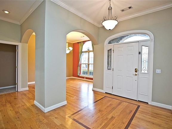 5th image of 500 NW Saddlebrook Dr