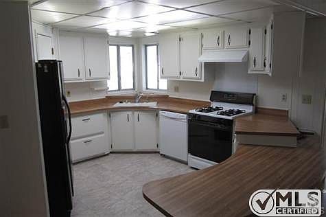 3rd image of 121 Poinsettia Gardens Dr