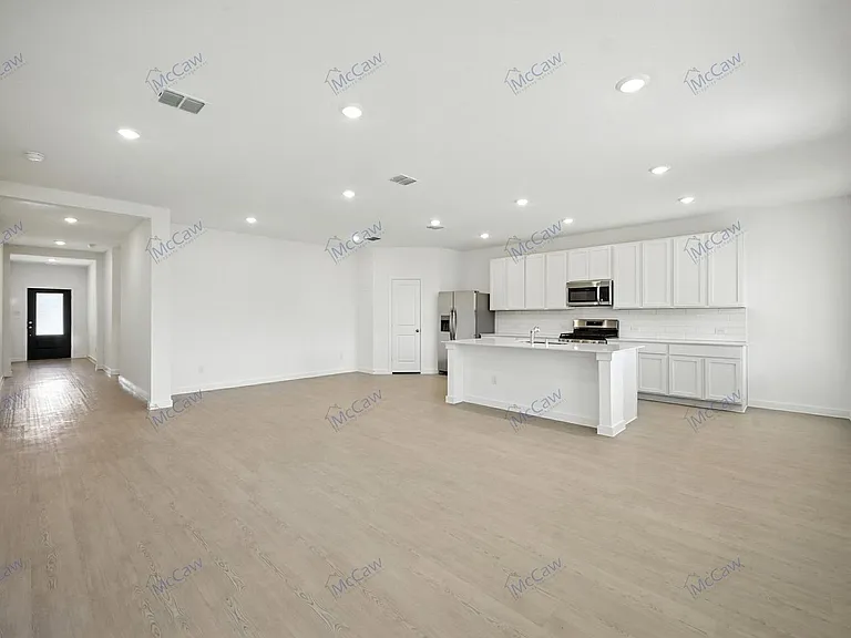 1813 Spruce Cir — Photo 2