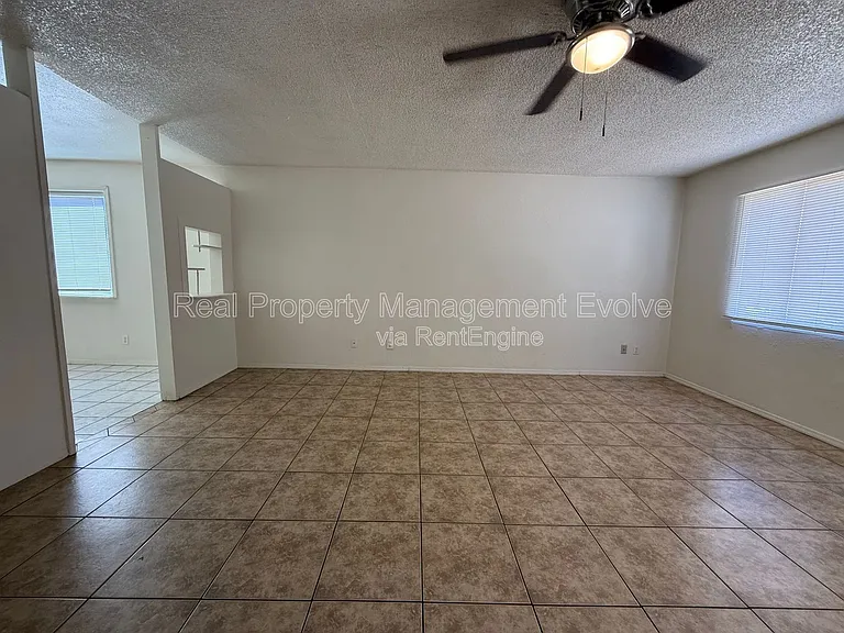 13829 N 48th Ave — Photo 4